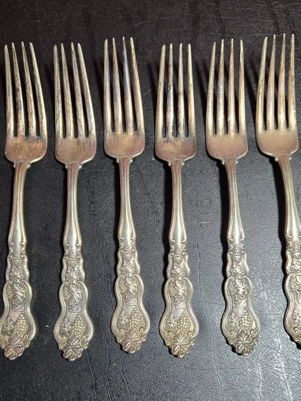Rogers & Bros. Silverplate Flatware Grapevine Pattern 22 pcs.